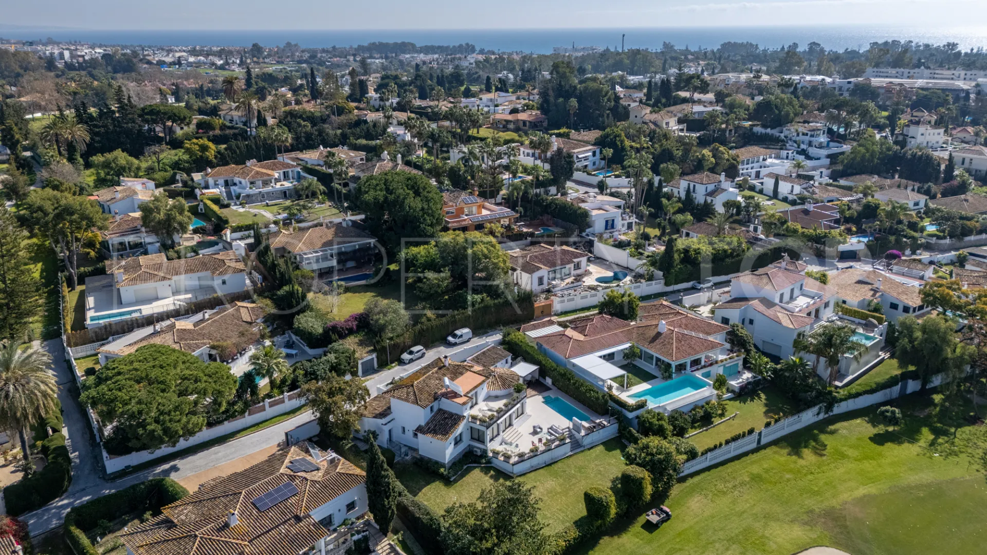 Villa for sale in Guadalmina Alta