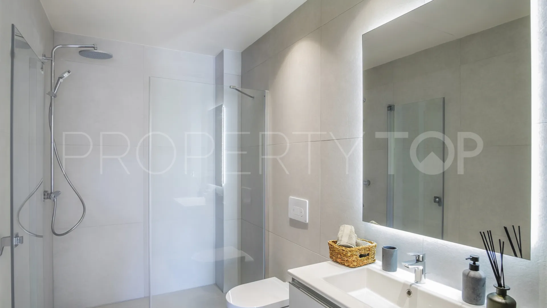 4 bedrooms villa for sale in Beach Side New Golden Mile