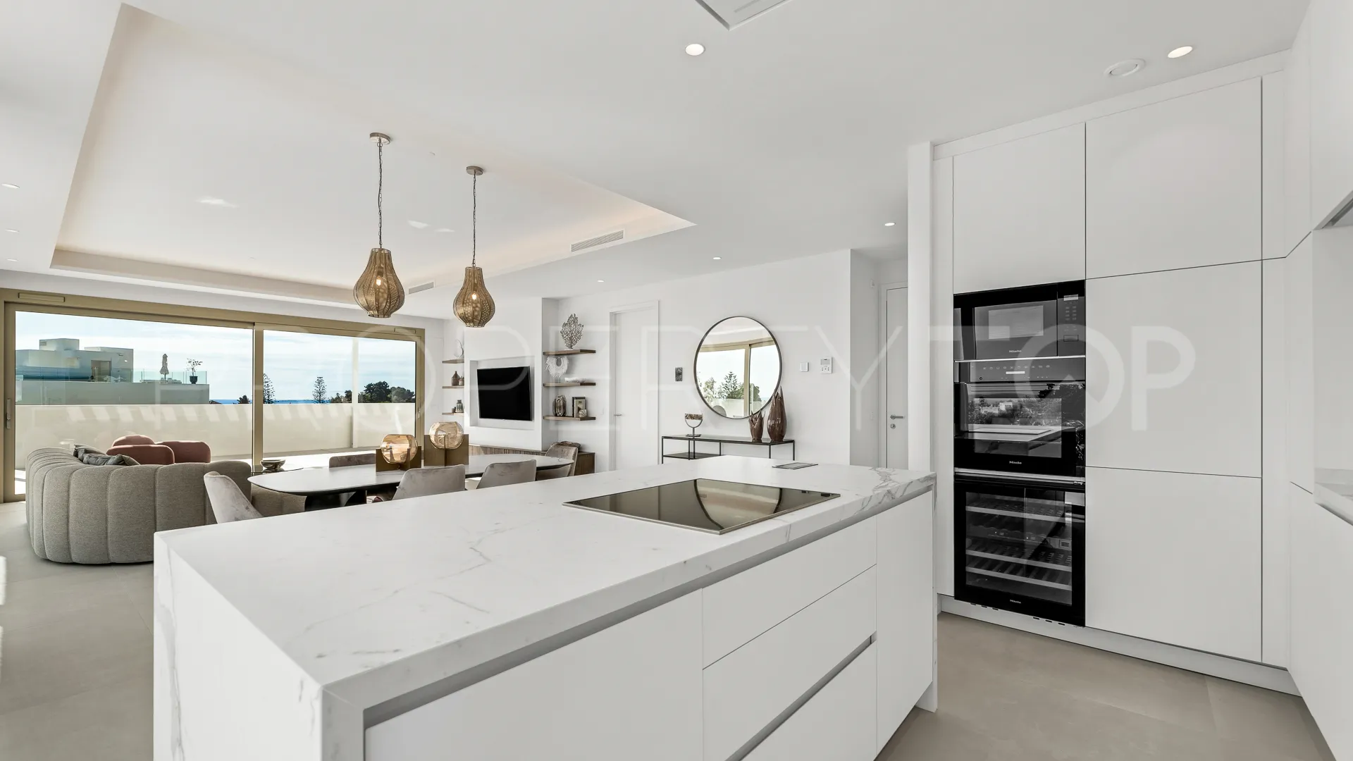 Buy duplex penthouse with 3 bedrooms in Marbella Golden Mile