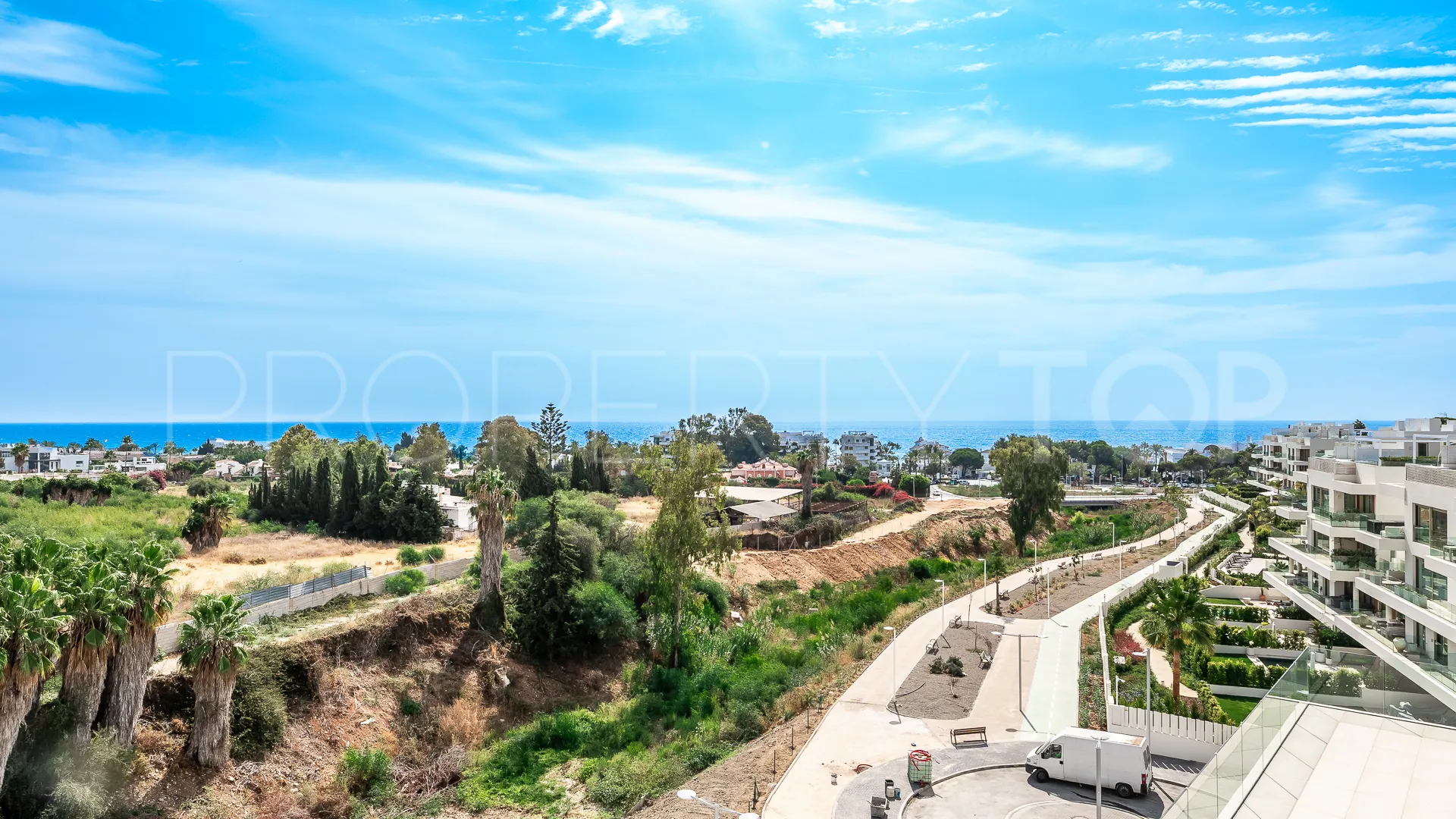 Buy duplex penthouse with 3 bedrooms in Marbella Golden Mile