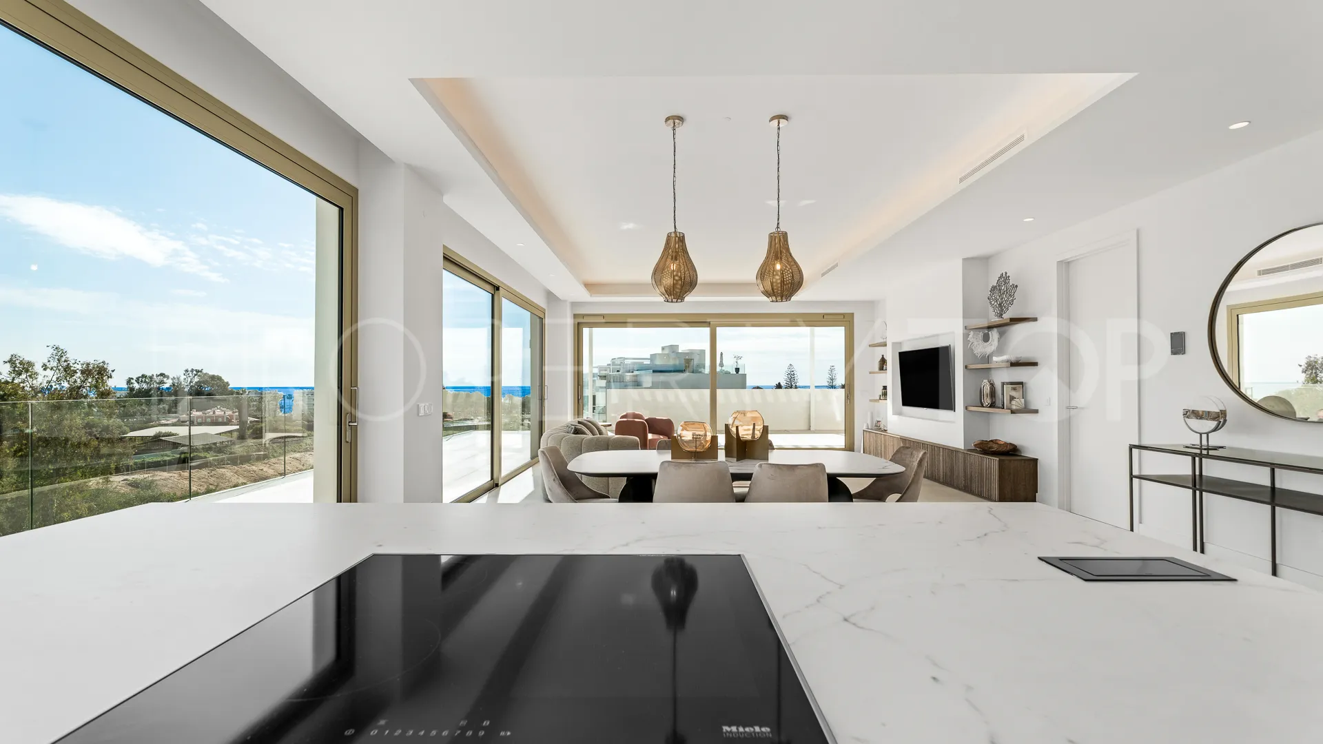Buy duplex penthouse with 3 bedrooms in Marbella Golden Mile