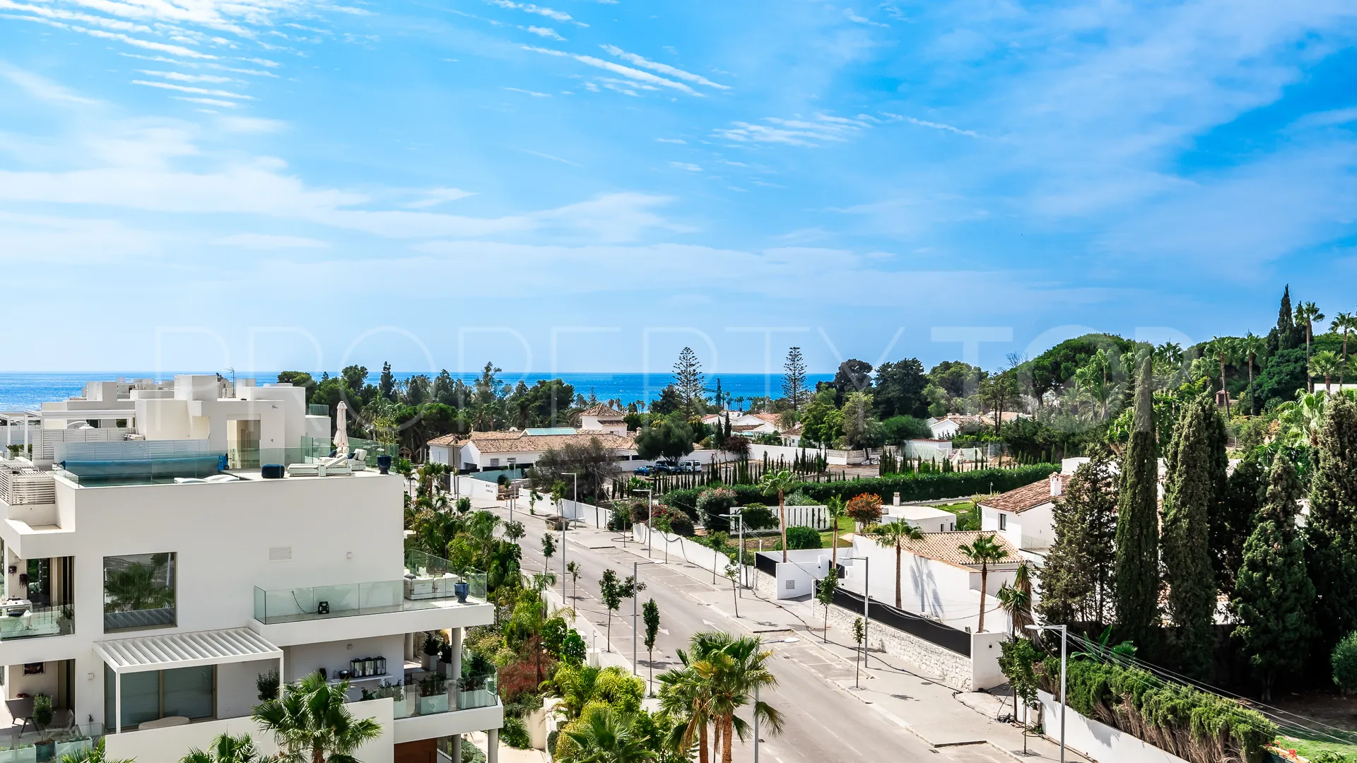 Buy duplex penthouse with 3 bedrooms in Marbella Golden Mile
