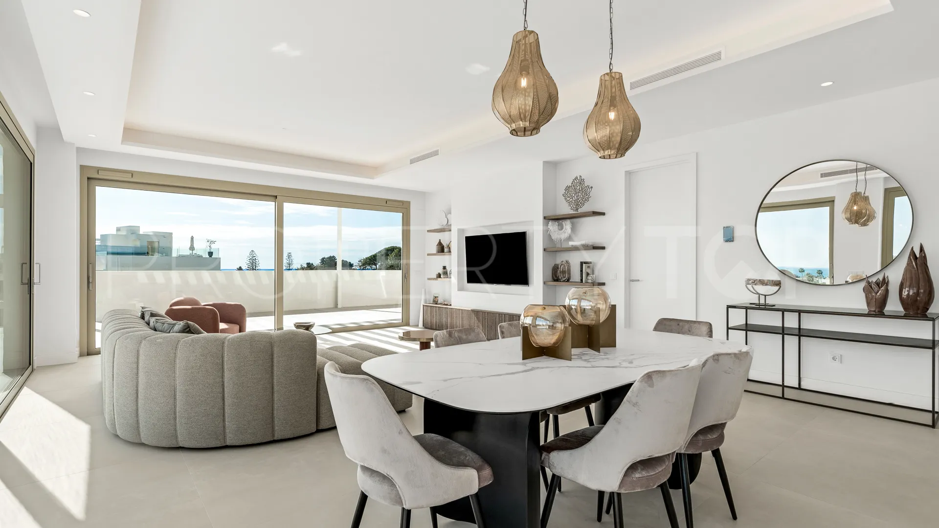 Buy duplex penthouse with 3 bedrooms in Marbella Golden Mile