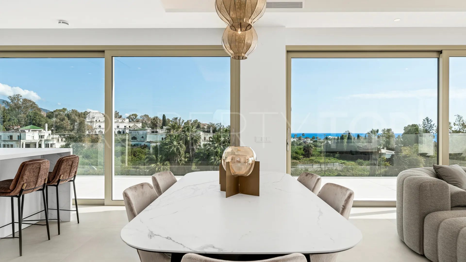 Buy duplex penthouse with 3 bedrooms in Marbella Golden Mile
