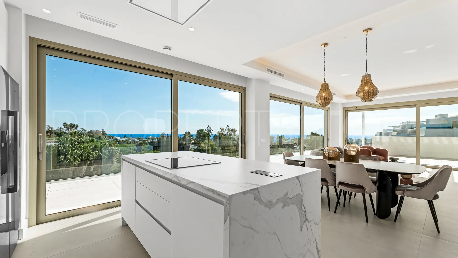Buy duplex penthouse with 3 bedrooms in Marbella Golden Mile