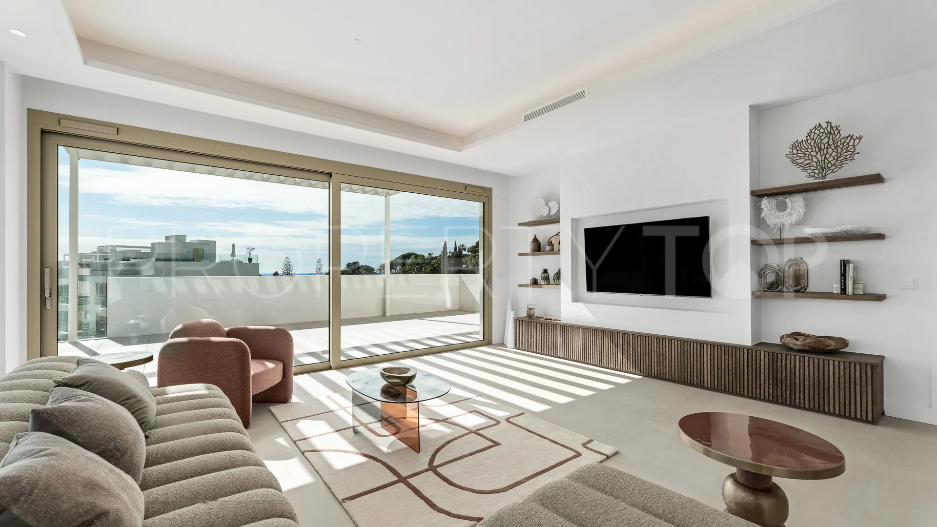 Buy duplex penthouse with 3 bedrooms in Marbella Golden Mile