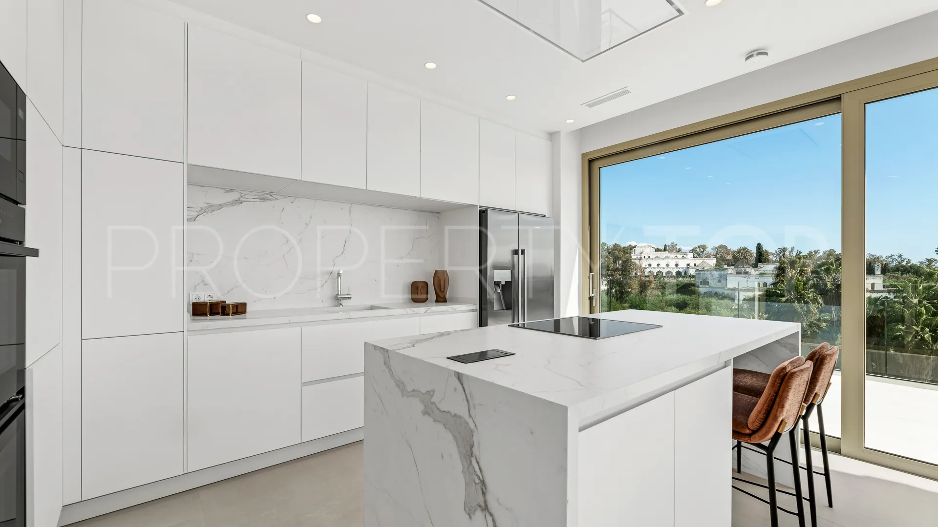 Buy duplex penthouse with 3 bedrooms in Marbella Golden Mile