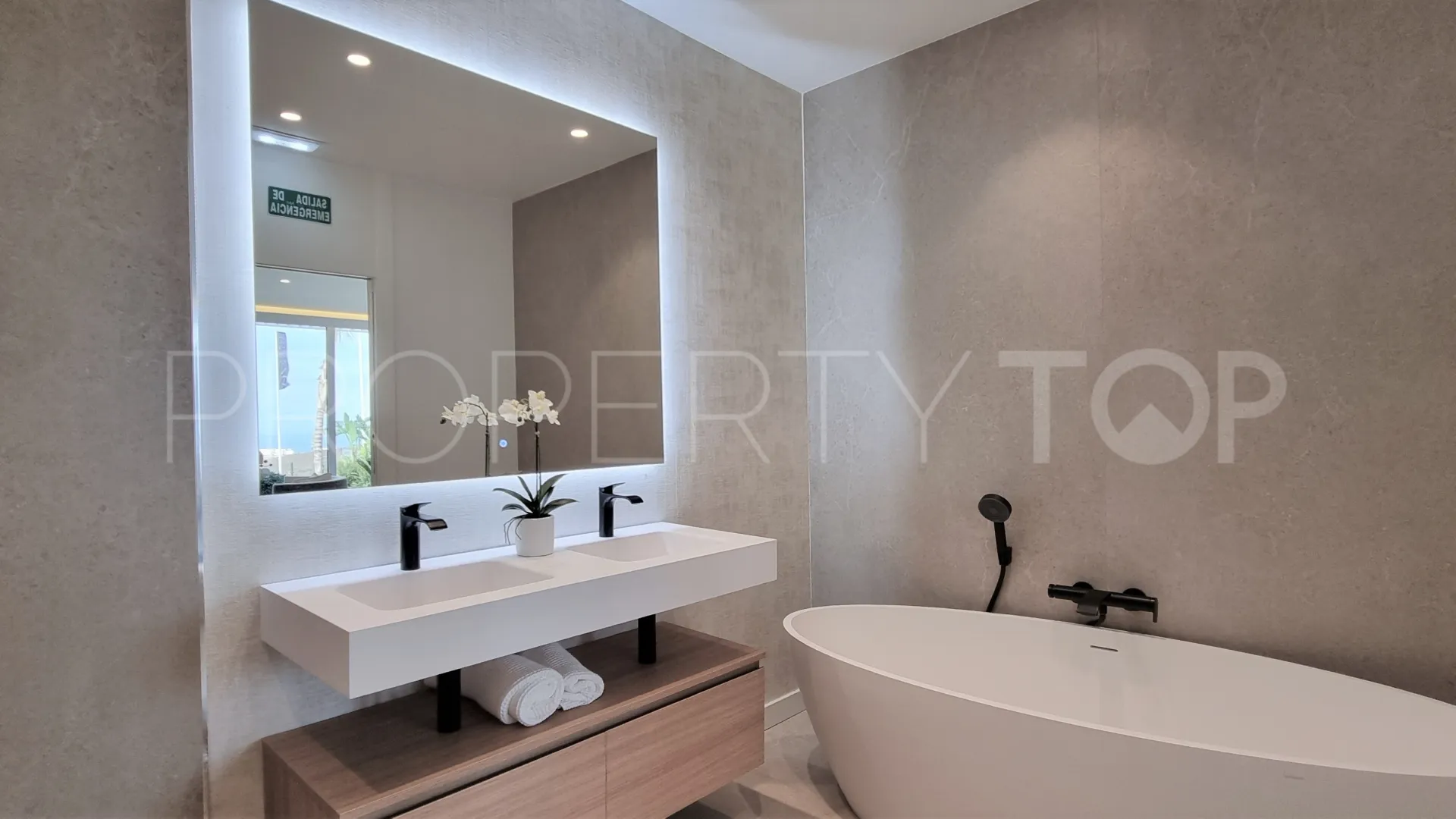 Villa for sale in Cala de Mijas with 3 bedrooms