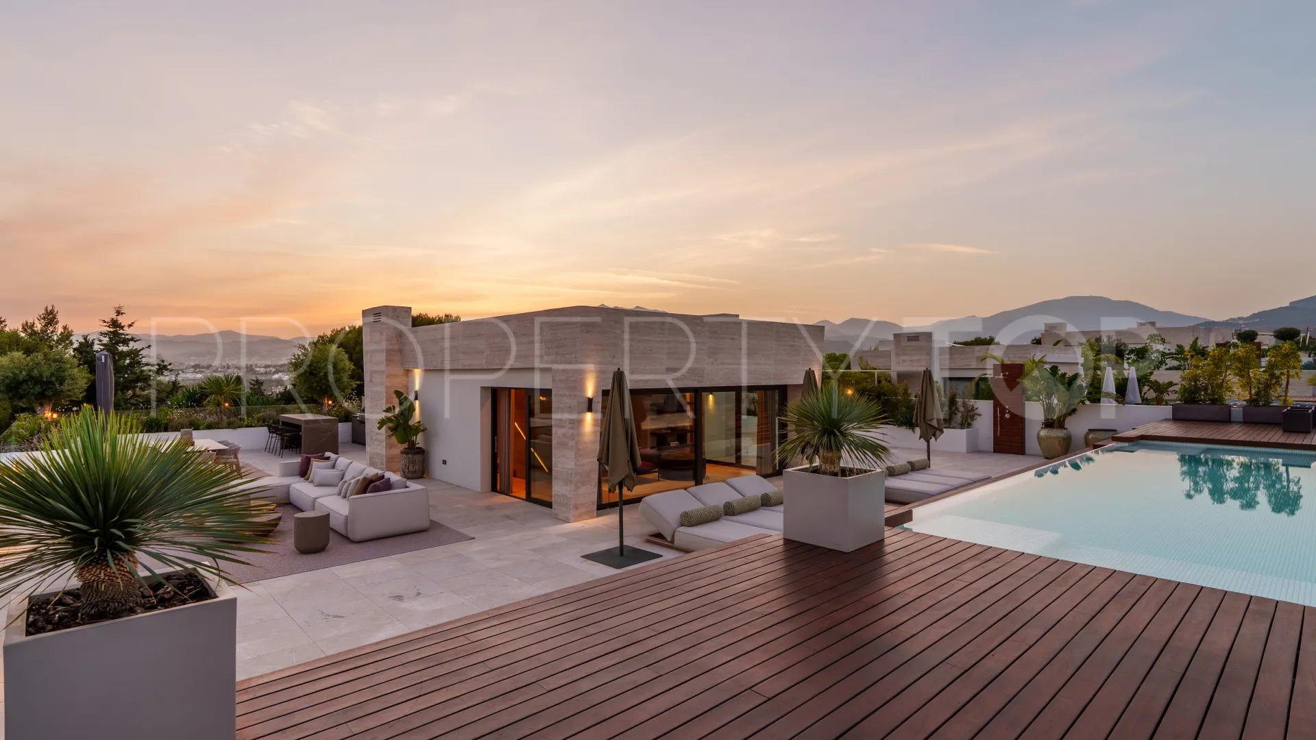 Duplex penthouse for sale in Epic Marbella with 4 bedrooms