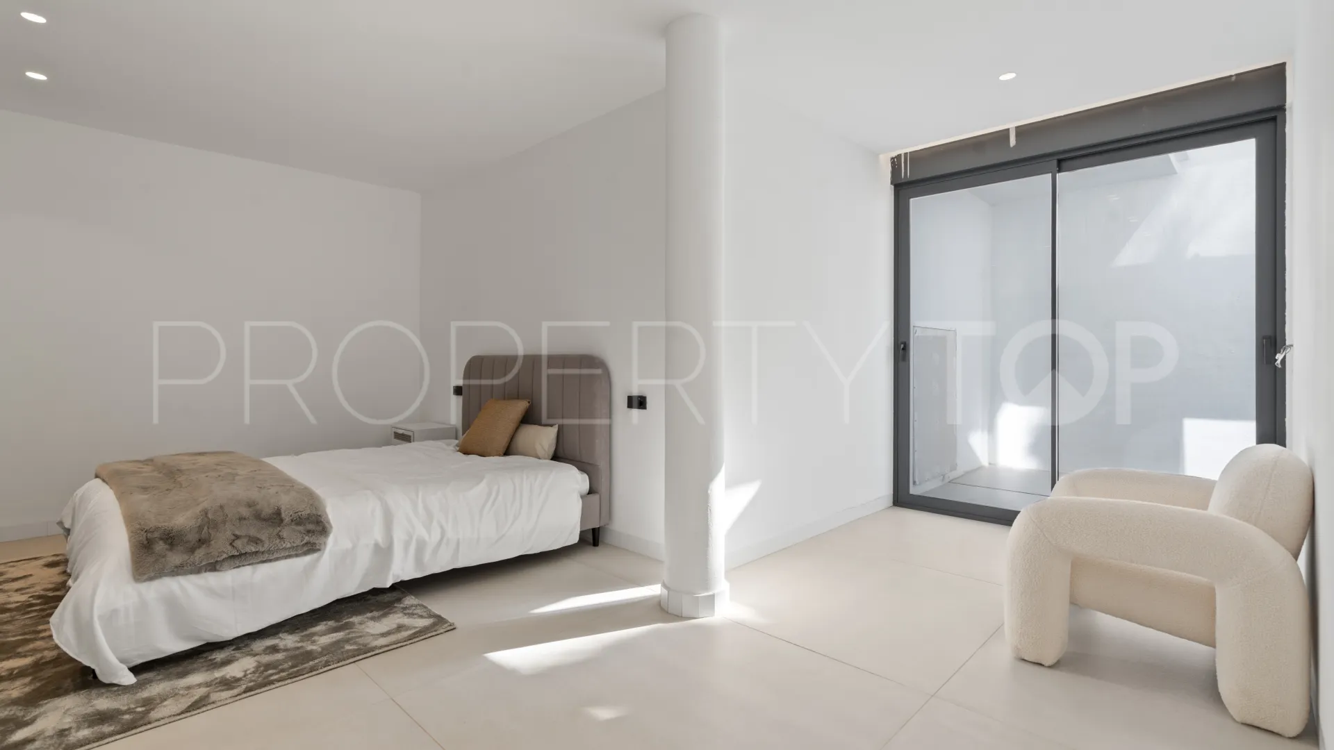4 bedrooms El Paraiso town house for sale
