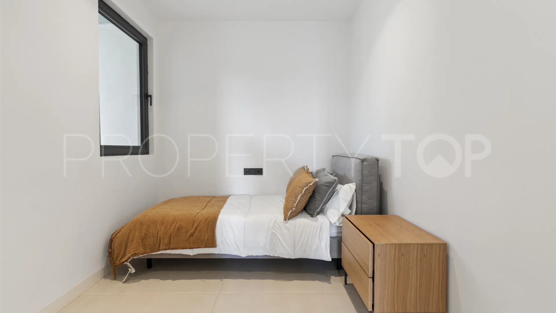 4 bedrooms El Paraiso town house for sale