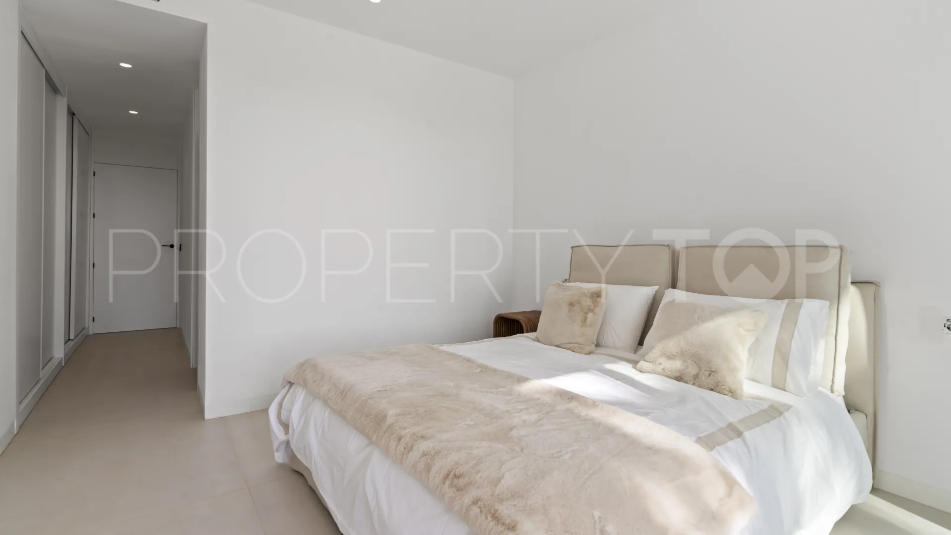 4 bedrooms El Paraiso town house for sale