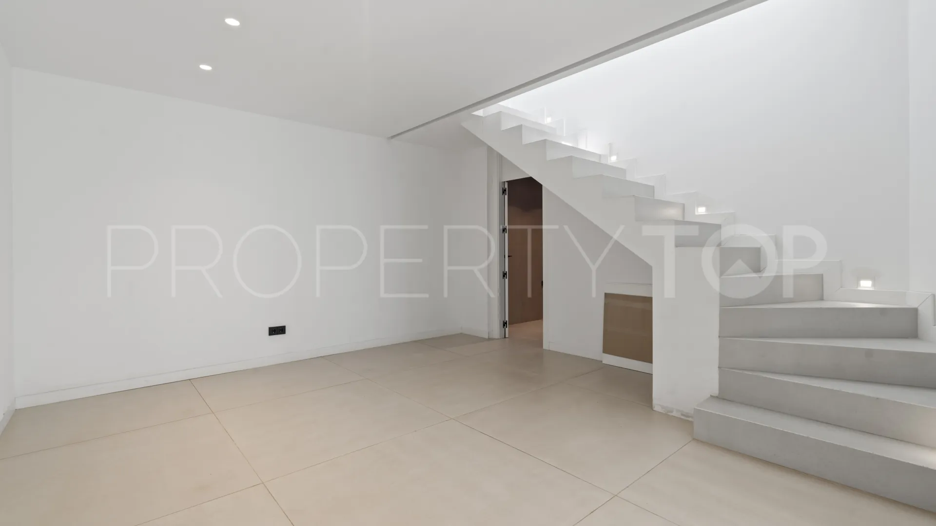 4 bedrooms El Paraiso town house for sale