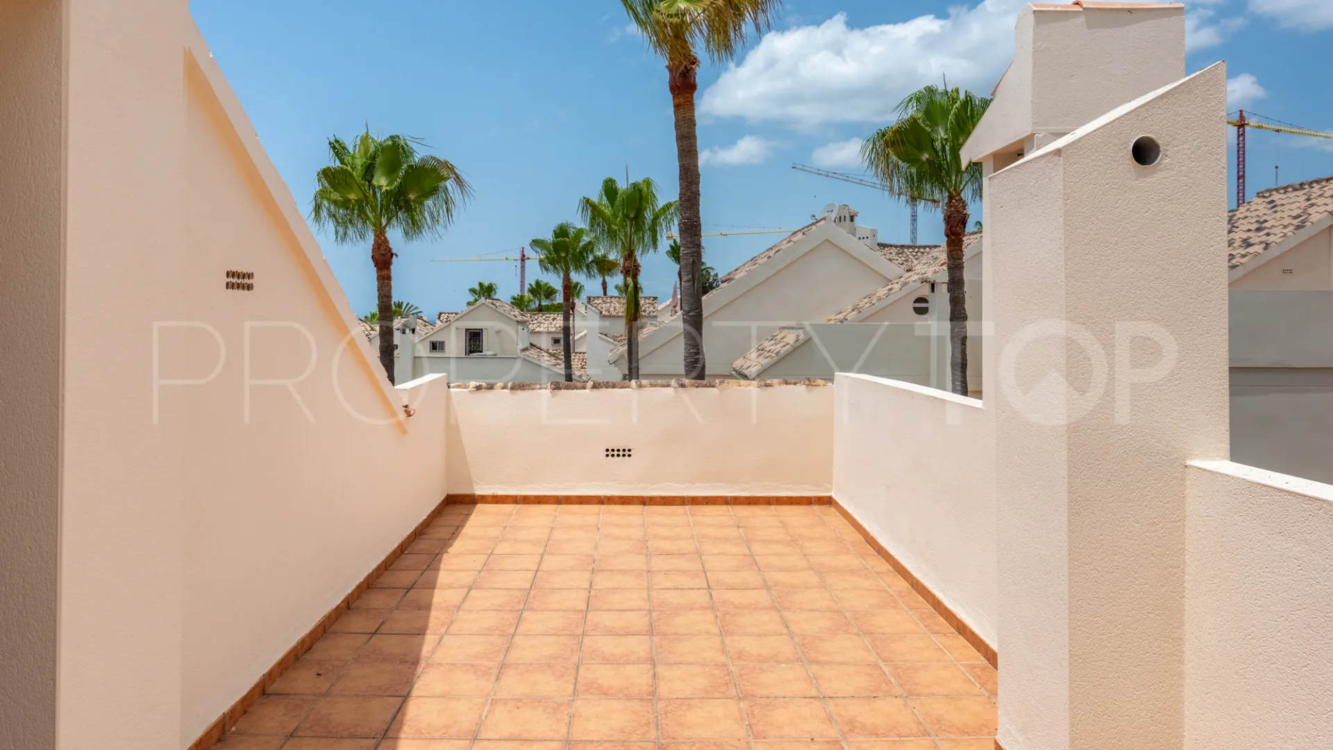 Adosado en venta en Marbella Este con 3 dormitorios
