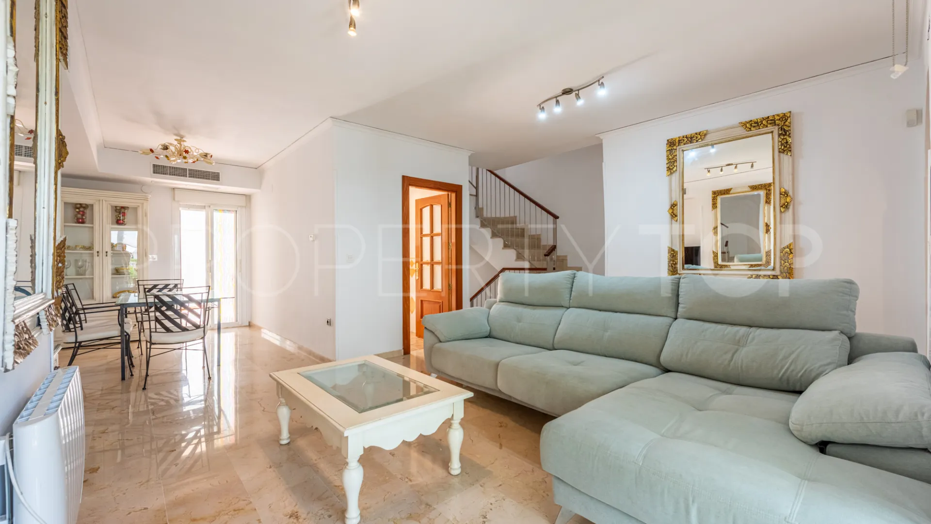 Adosado en venta en Marbella Este con 3 dormitorios
