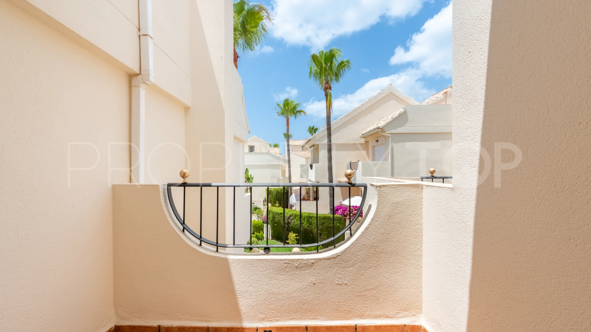 Adosado en venta en Marbella Este con 3 dormitorios
