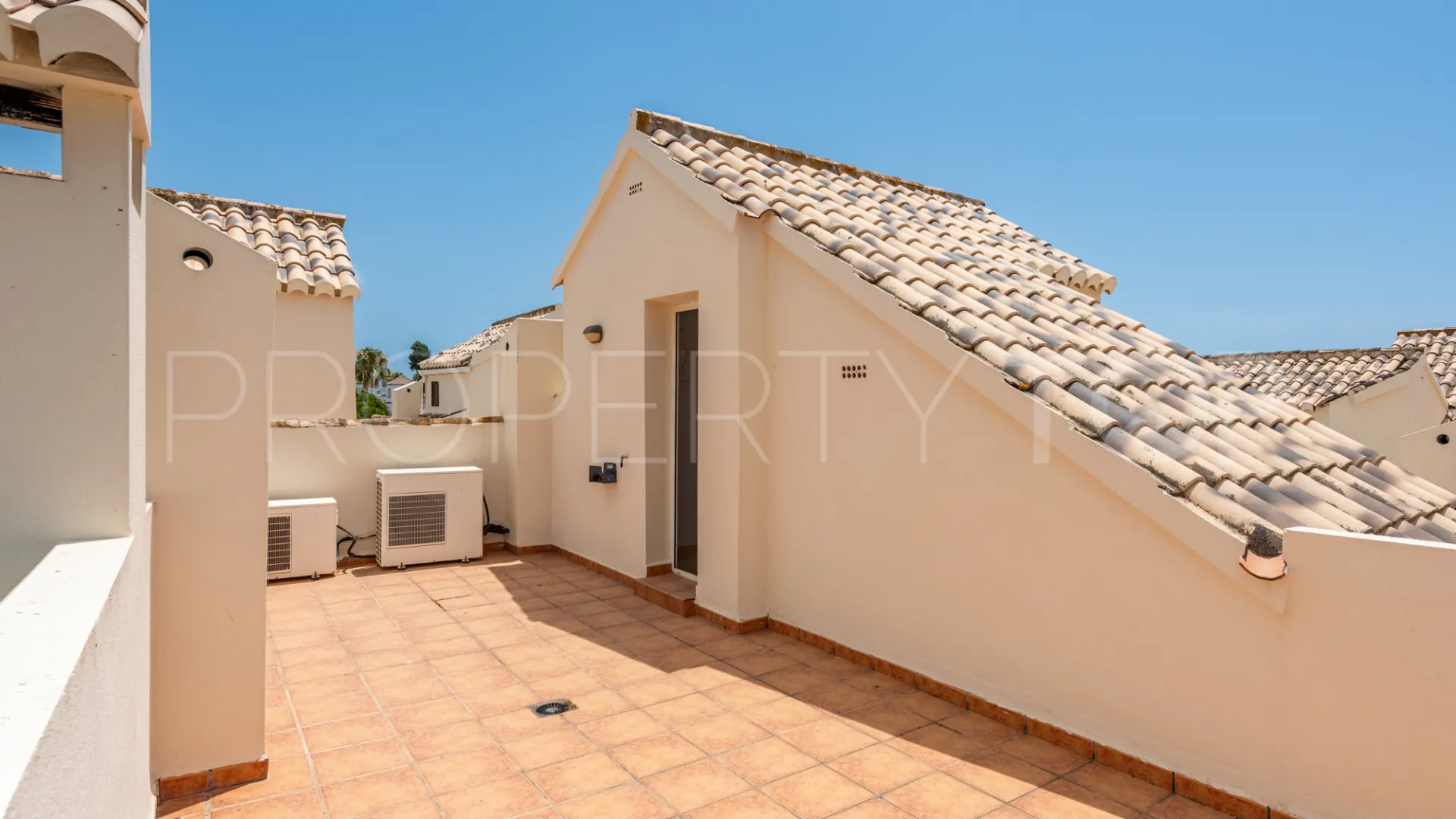 Adosado en venta en Marbella Este con 3 dormitorios