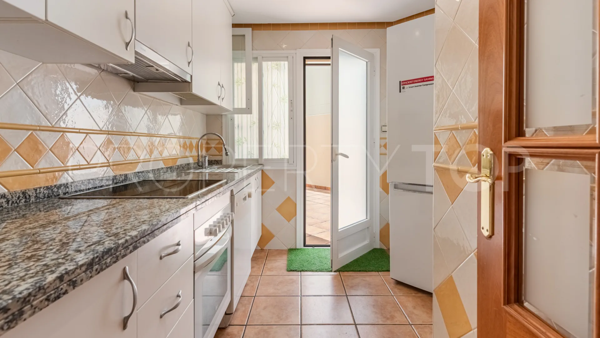Adosado en venta en Marbella Este con 3 dormitorios