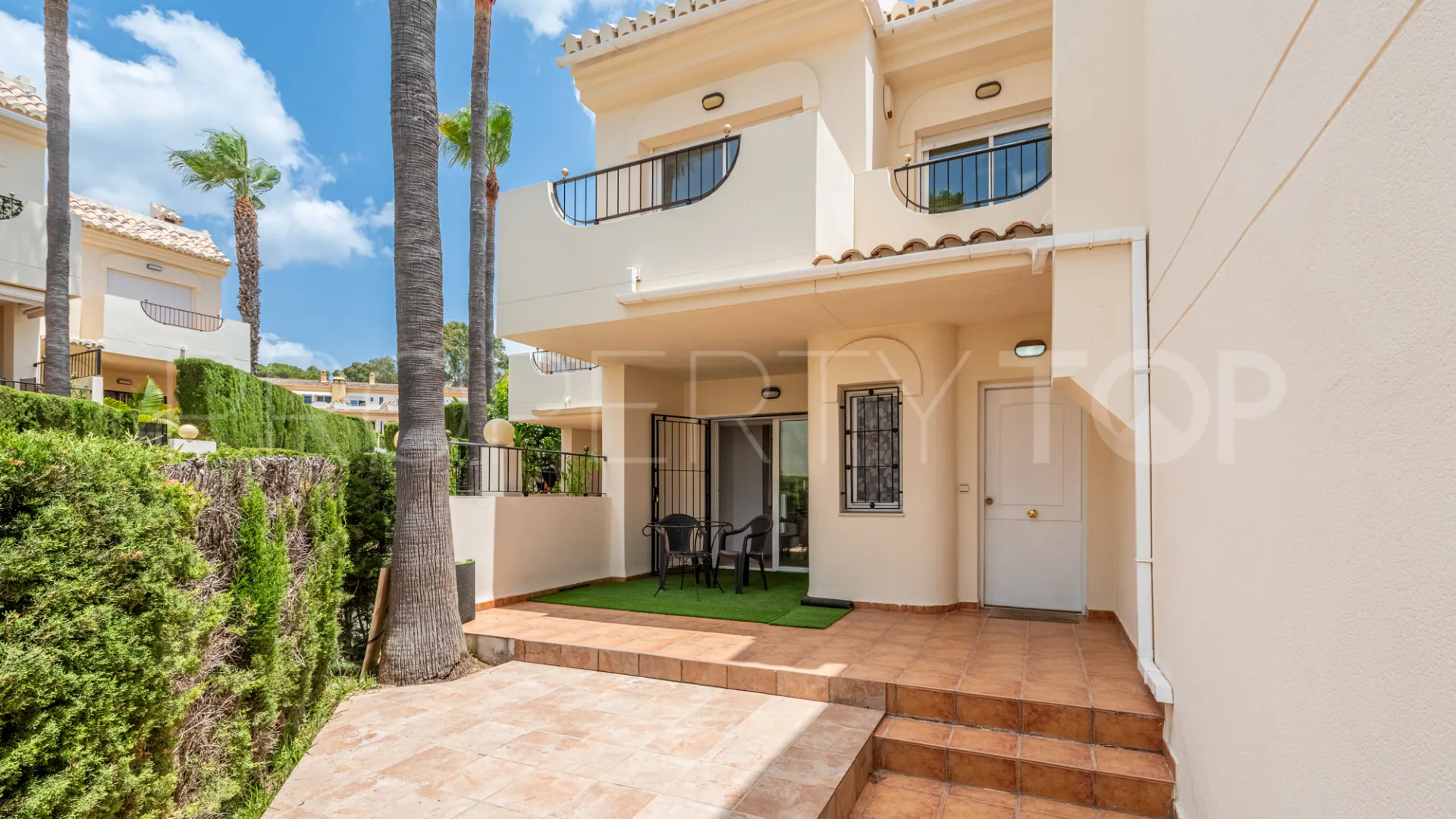 Adosado en venta en Marbella Este con 3 dormitorios