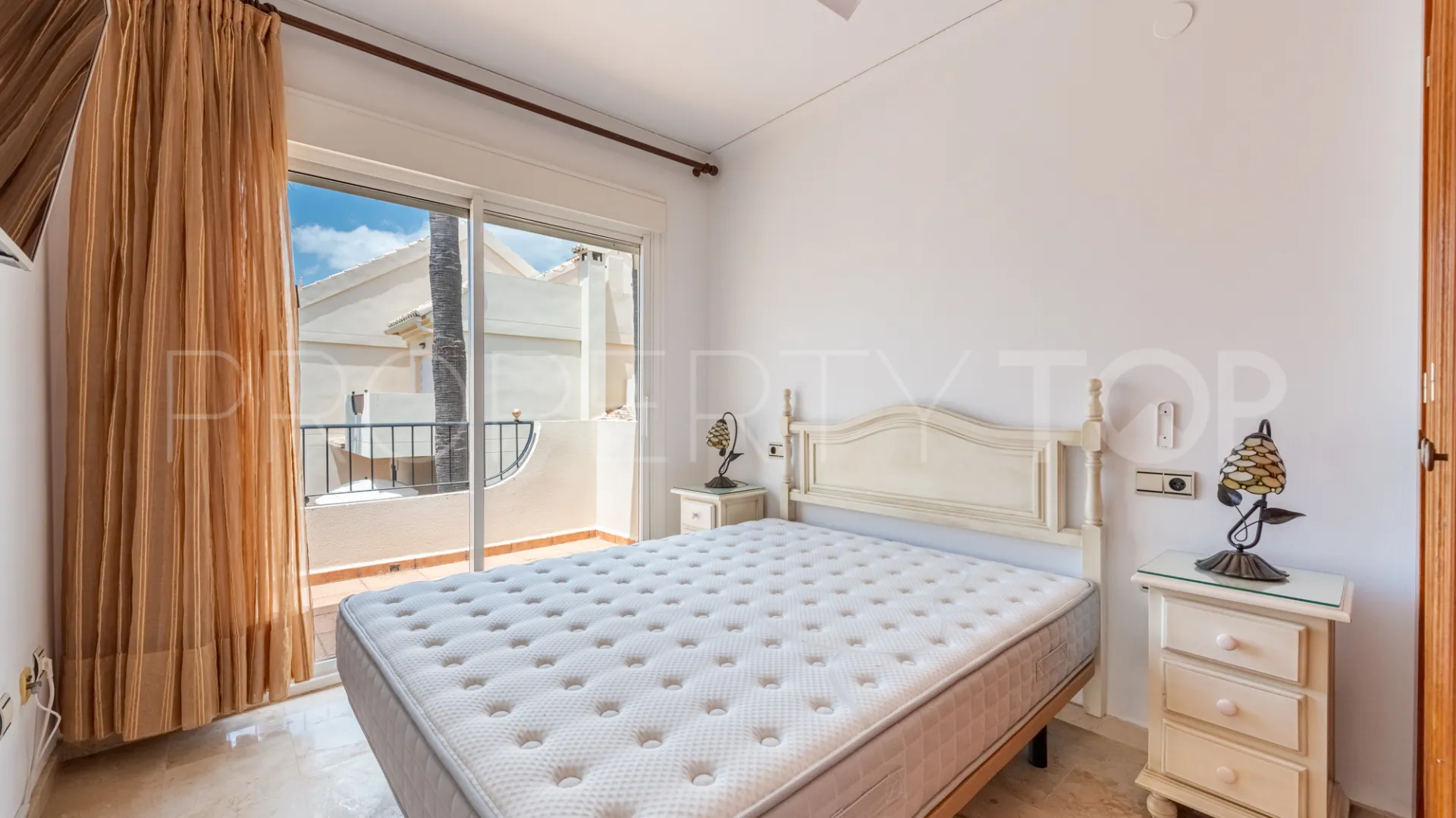 Adosado en venta en Marbella Este con 3 dormitorios