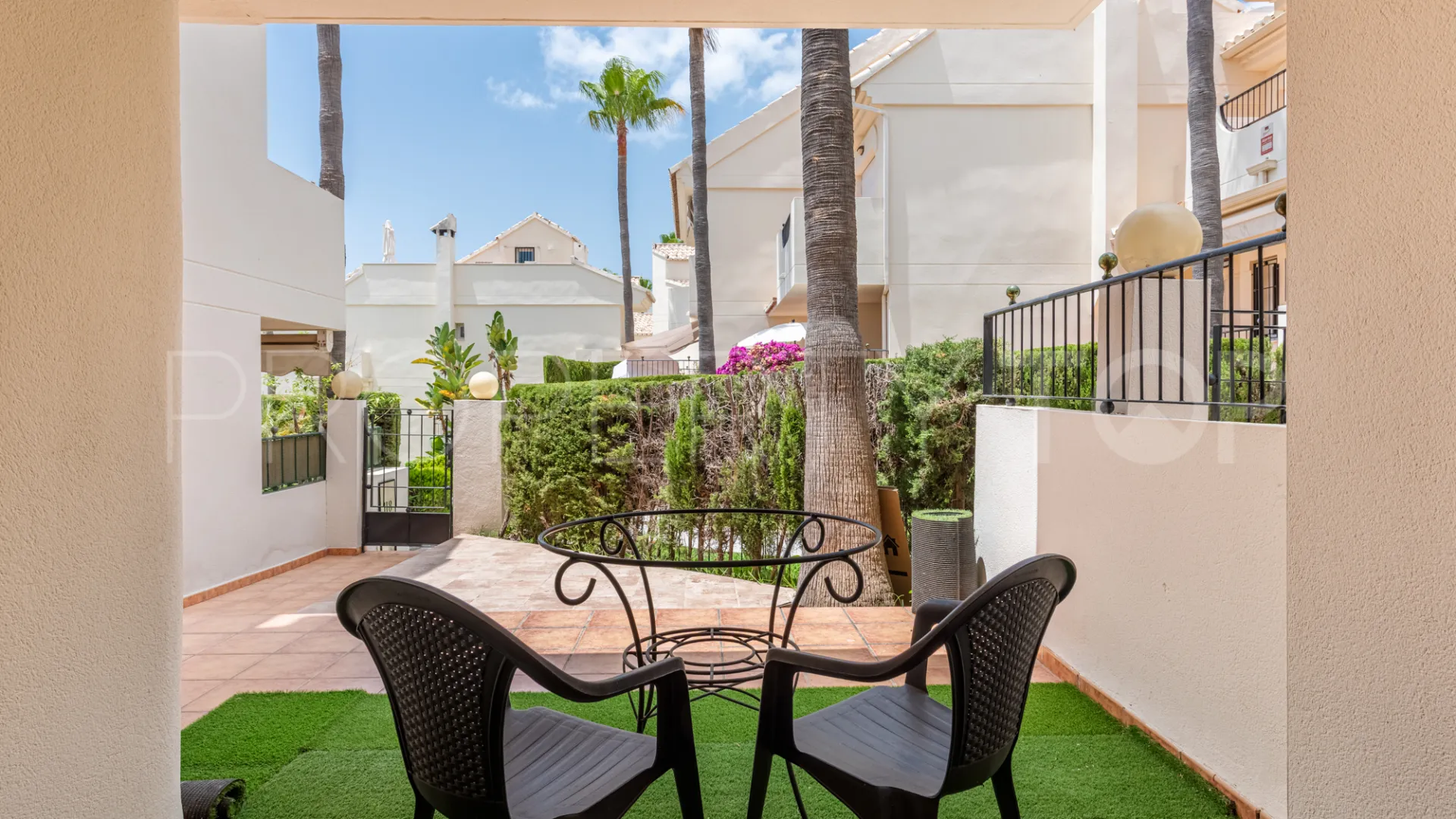 Adosado en venta en Marbella Este con 3 dormitorios
