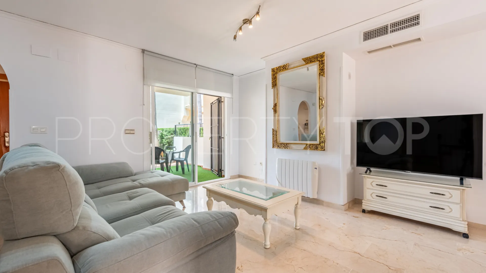 Adosado en venta en Marbella Este con 3 dormitorios