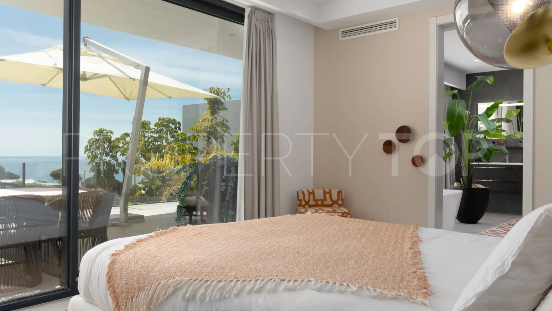 5 bedrooms villa in Cabopino for sale