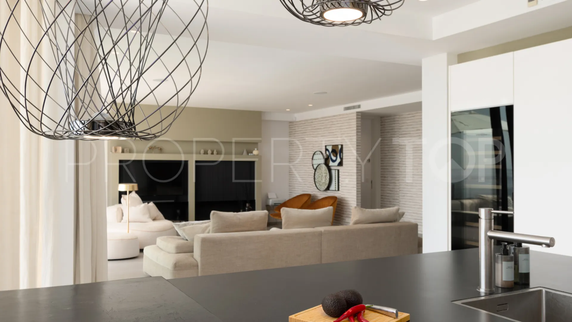 5 bedrooms villa in Cabopino for sale