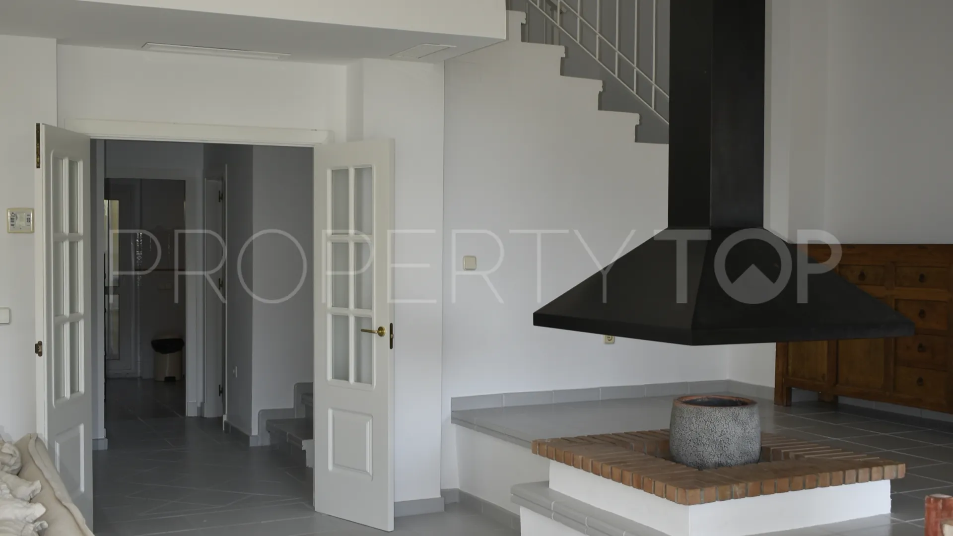 For sale 4 bedrooms semi detached house in Pueblo Nuevo de Guadiaro