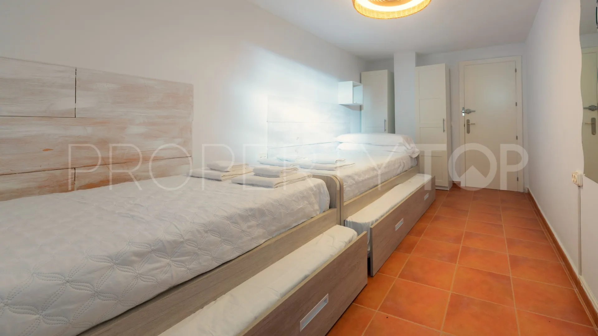 Buy Tarifa 9 bedrooms town house