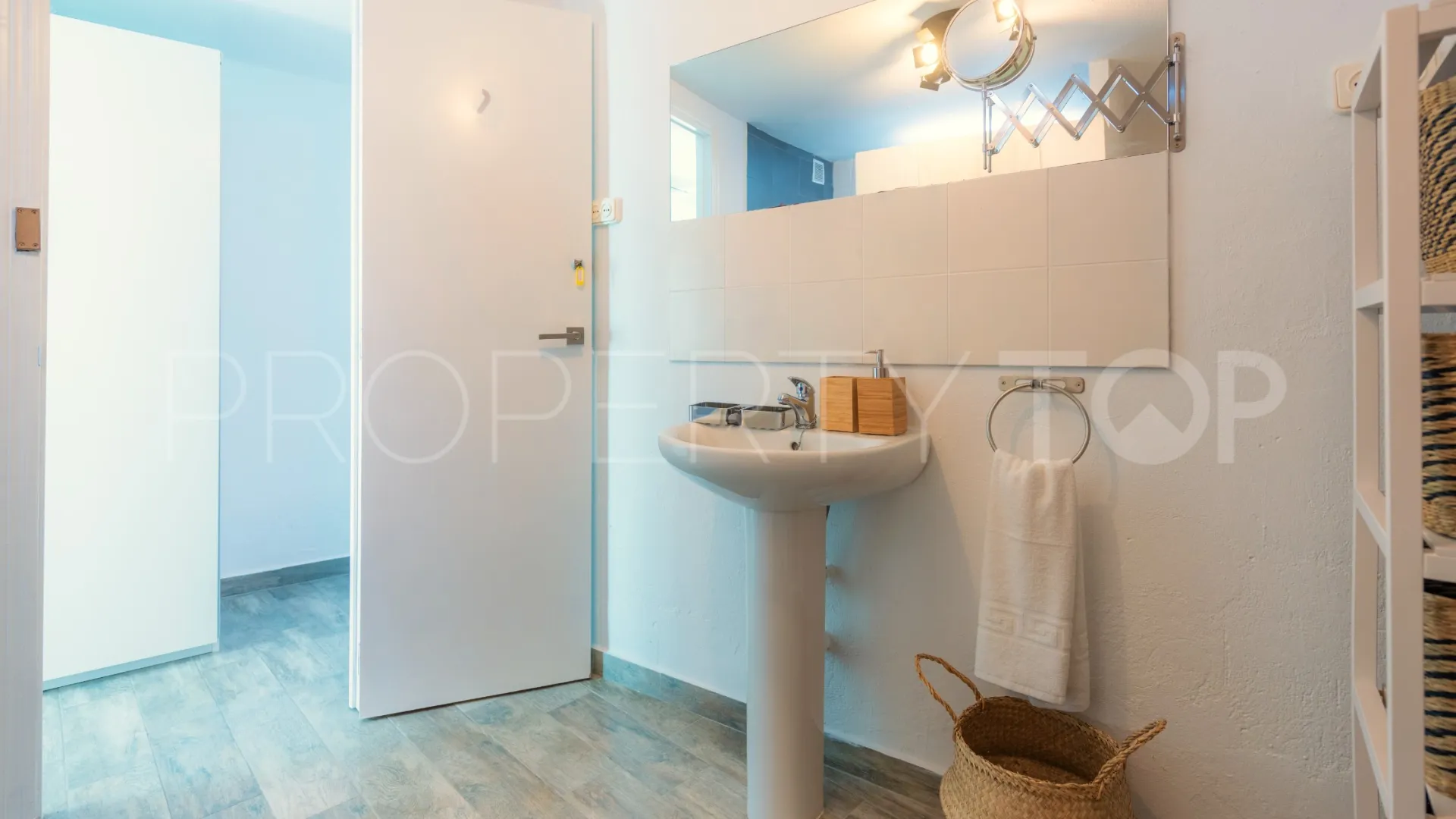 Buy Tarifa 9 bedrooms town house