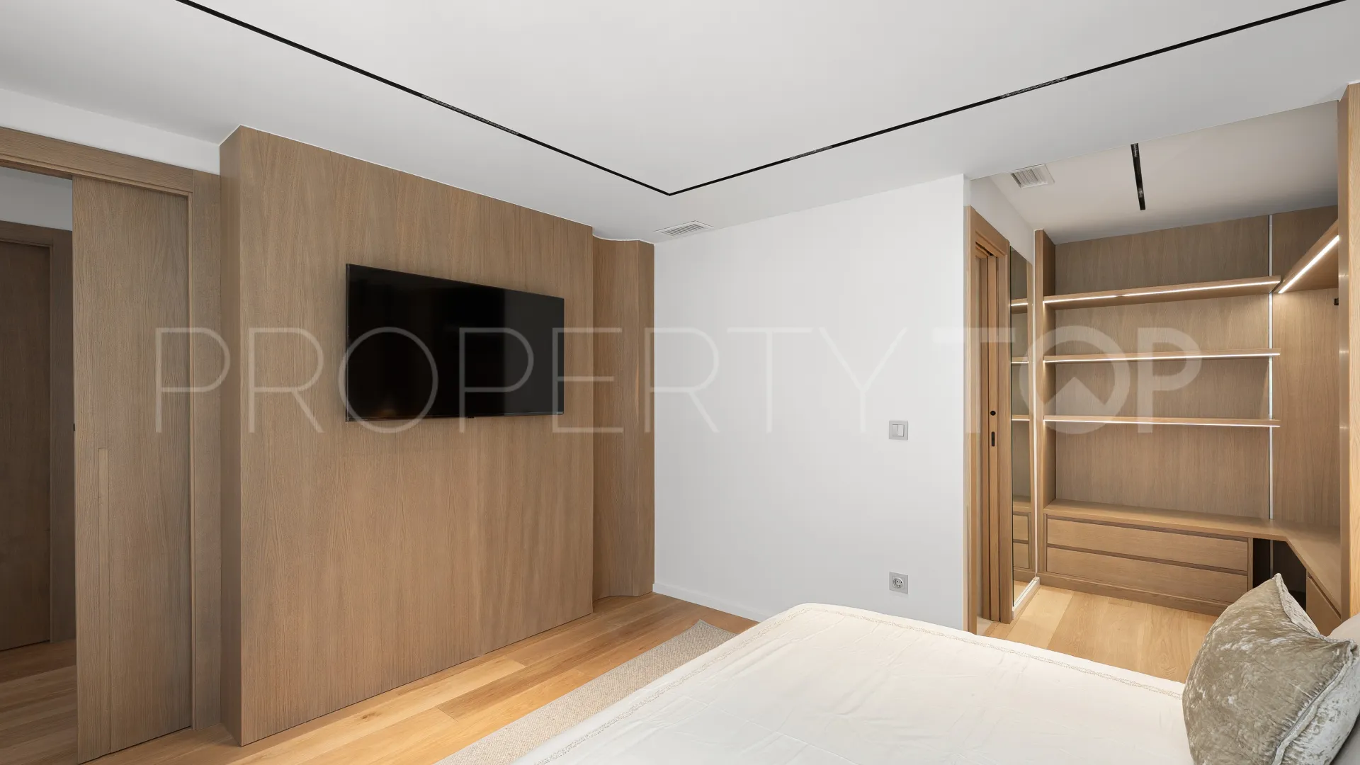 For sale apartment with 3 bedrooms in Magna Marbella