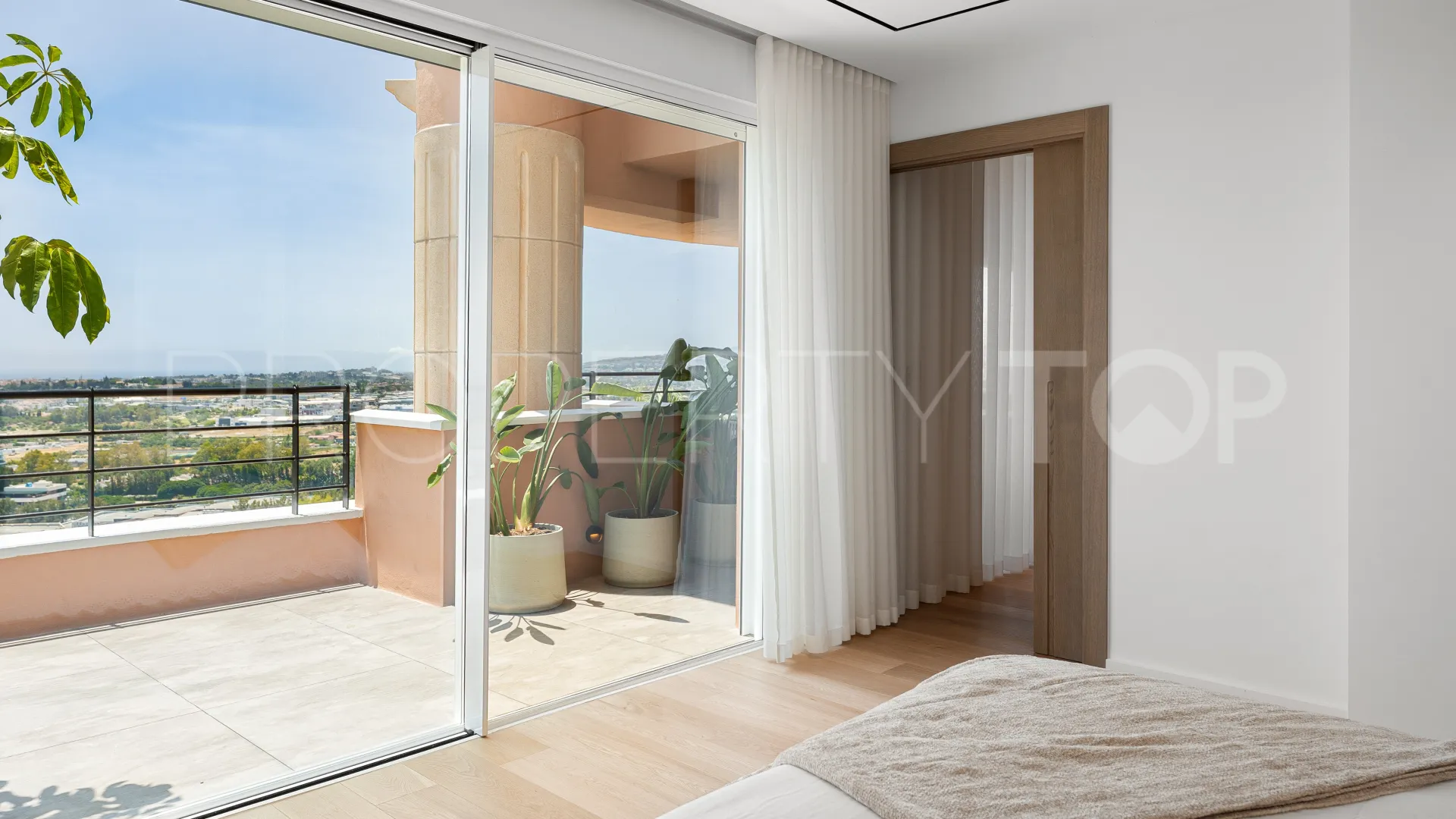 For sale apartment with 3 bedrooms in Magna Marbella