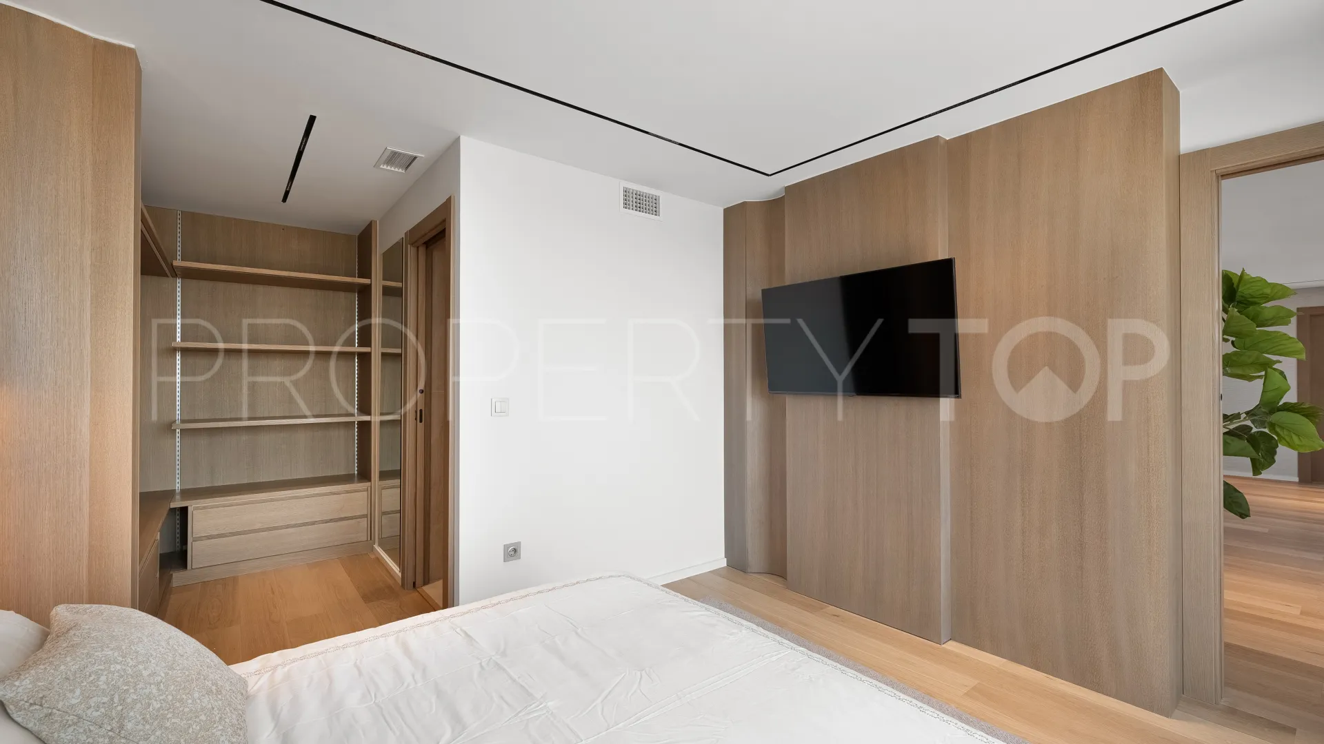 For sale apartment with 3 bedrooms in Magna Marbella