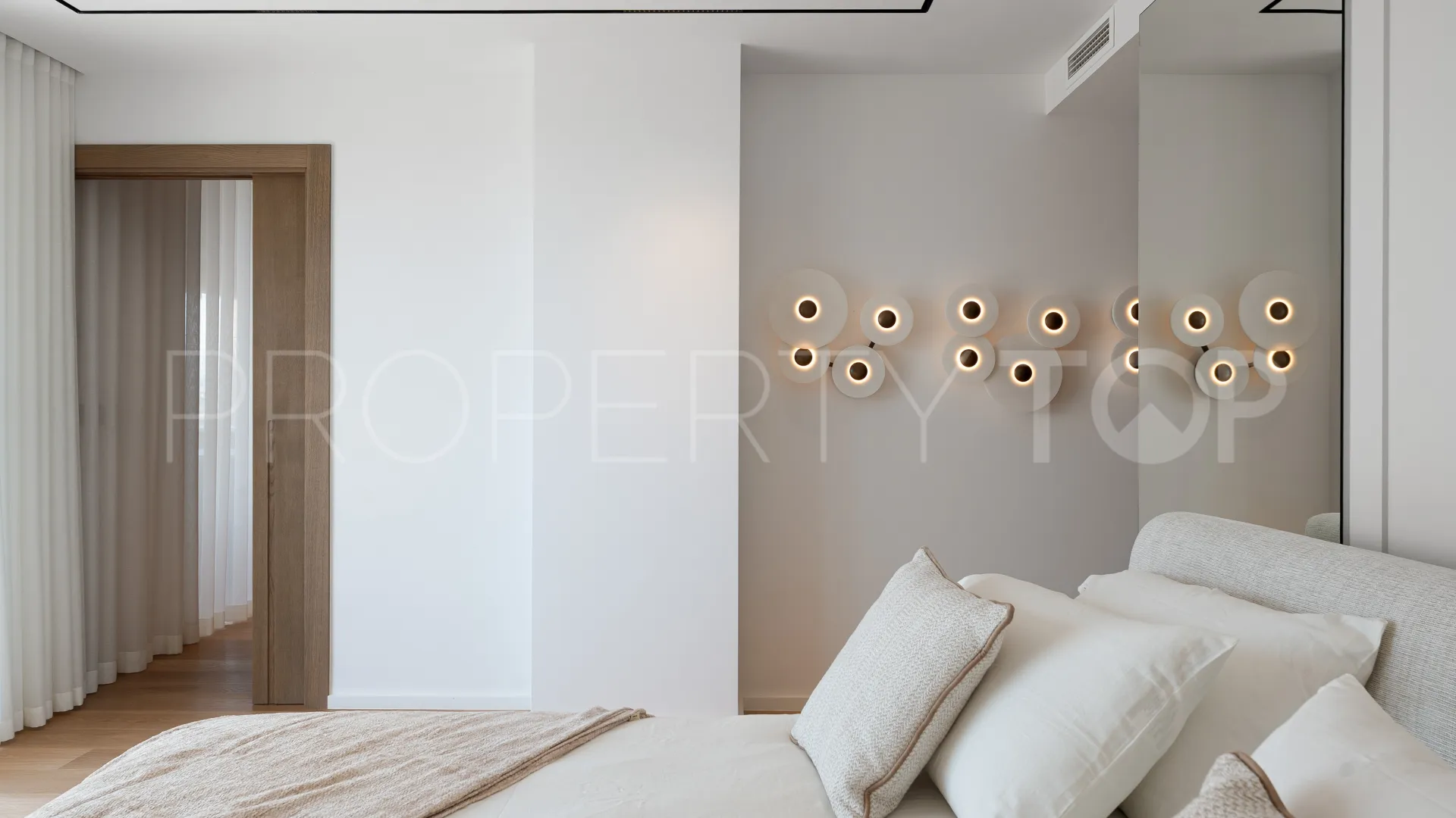 For sale apartment with 3 bedrooms in Magna Marbella