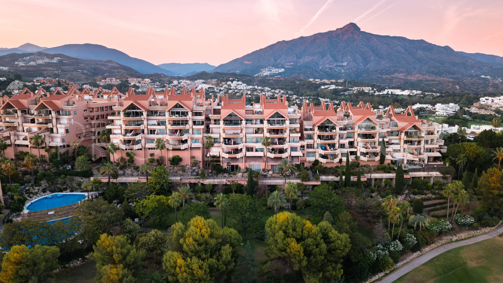 For sale apartment with 3 bedrooms in Magna Marbella