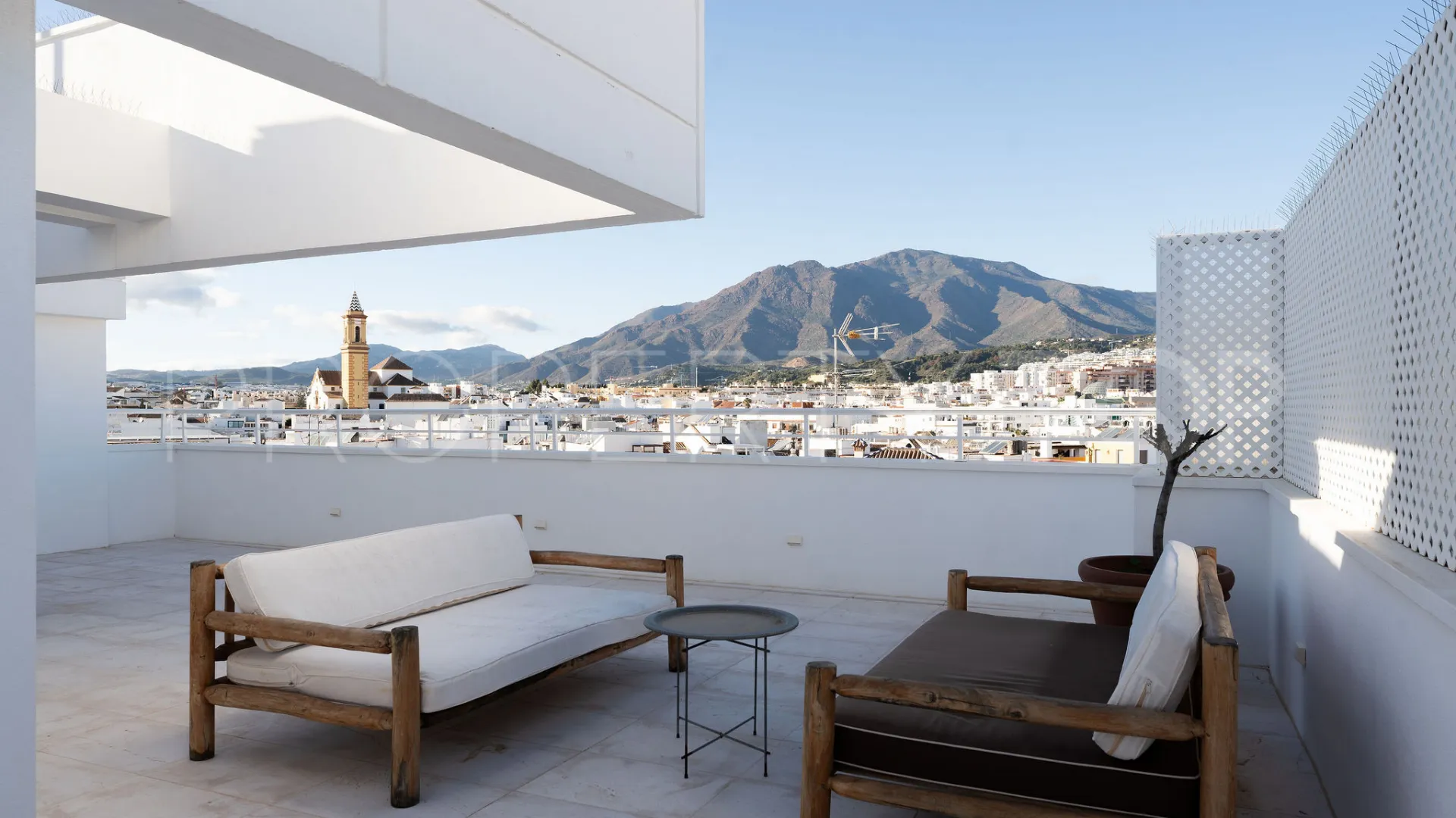 3 bedrooms penthouse in Estepona Town for sale