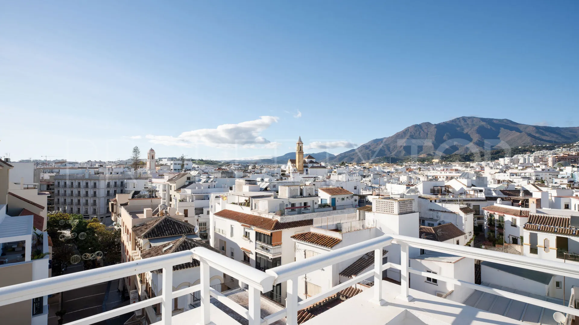 3 bedrooms penthouse in Estepona Town for sale