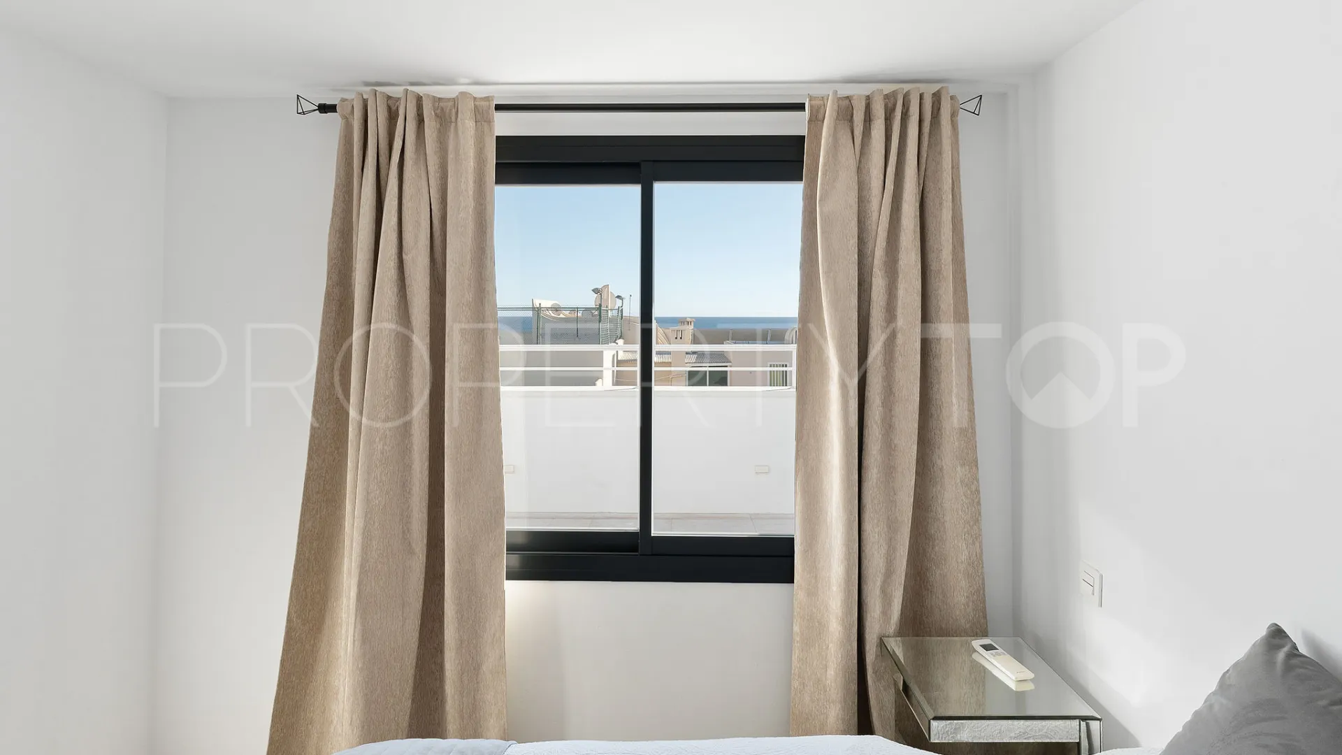 3 bedrooms penthouse in Estepona Town for sale