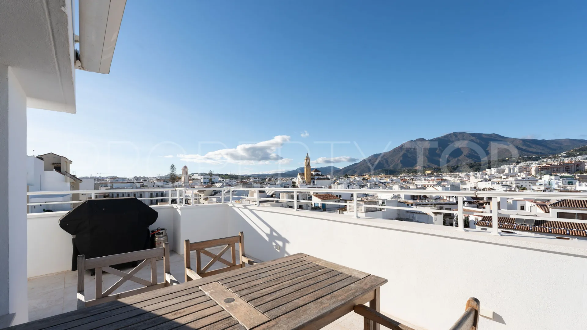3 bedrooms penthouse in Estepona Town for sale