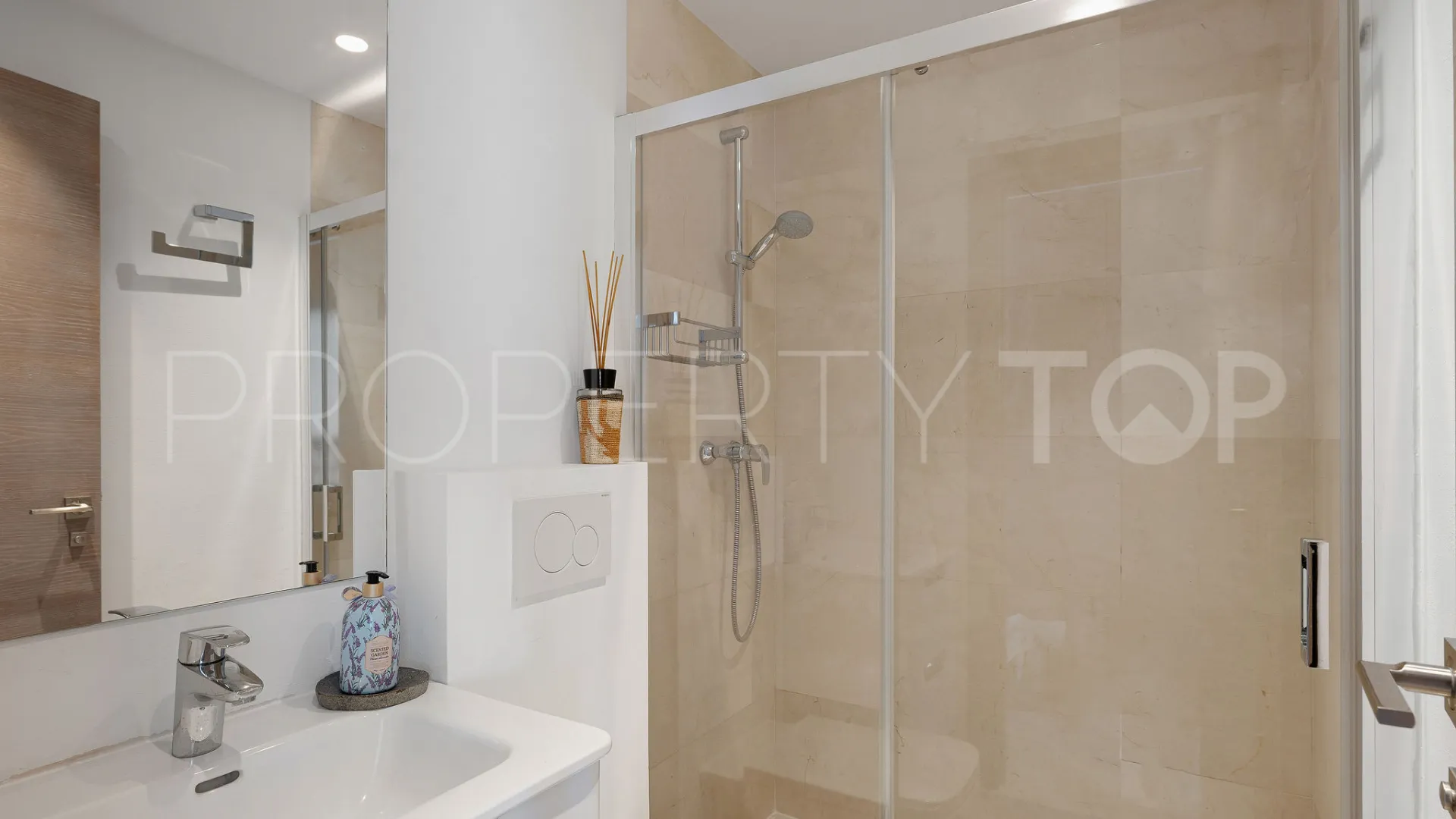 3 bedrooms penthouse in Estepona Town for sale