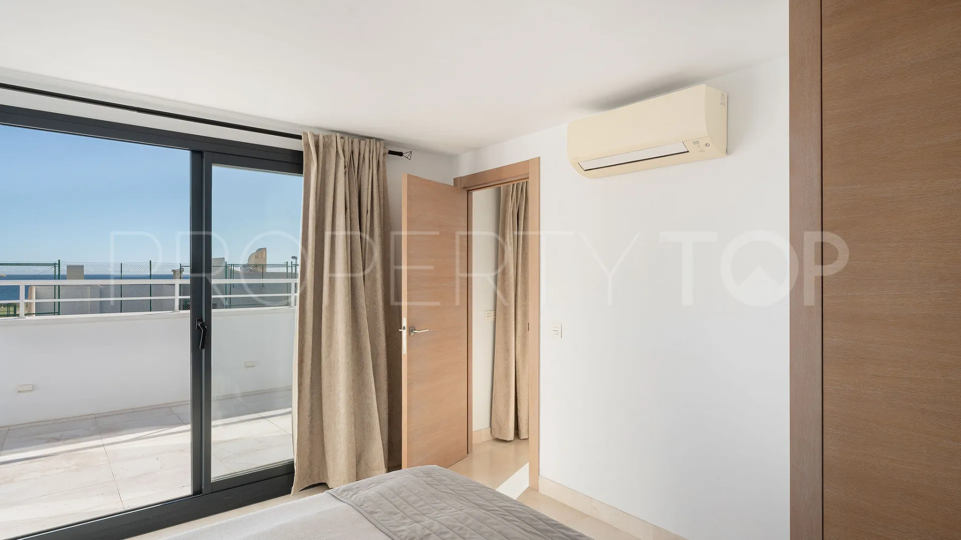 3 bedrooms penthouse in Estepona Town for sale