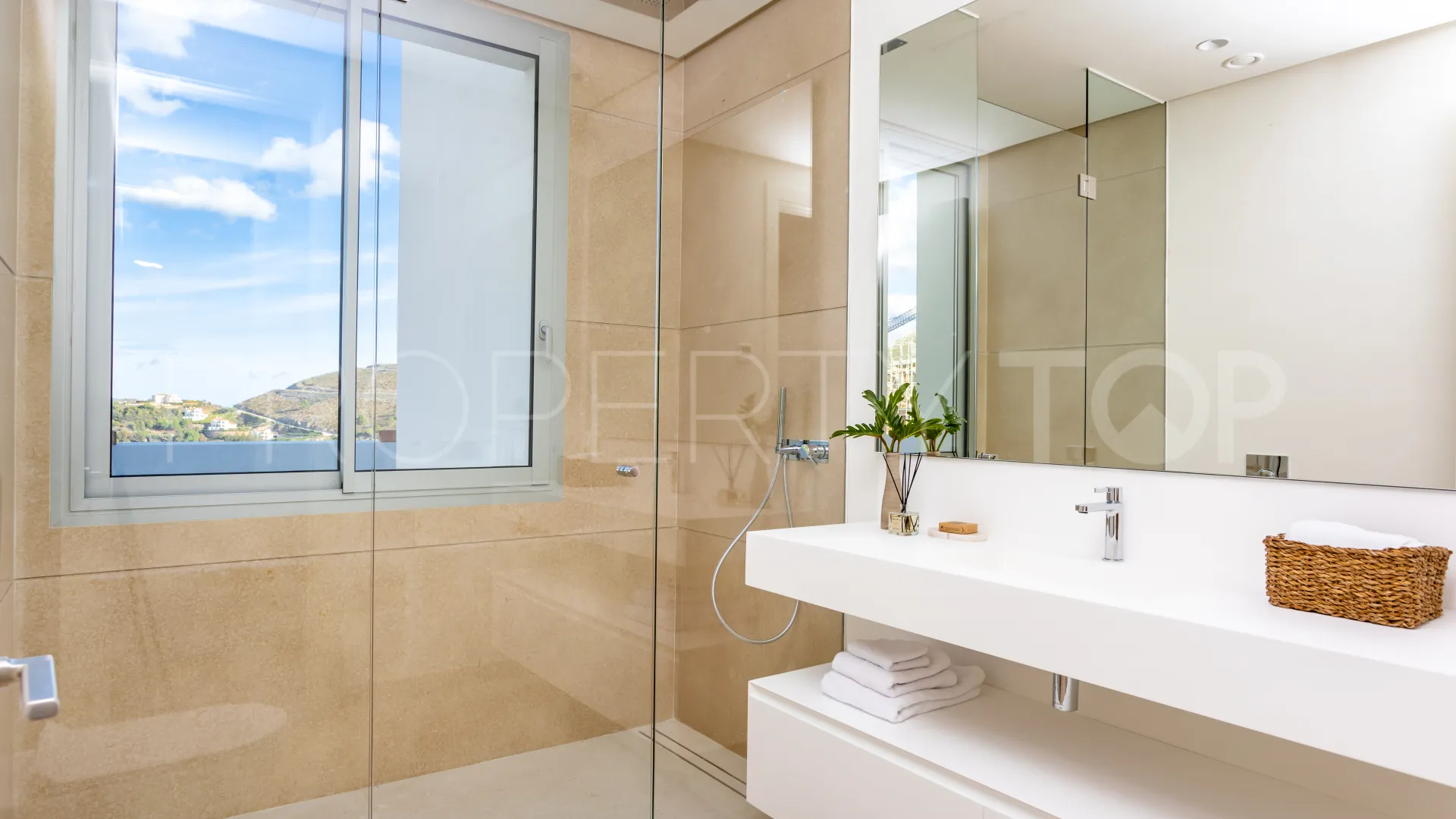Apartamento con 3 dormitorios en venta en Marbella Club Hills