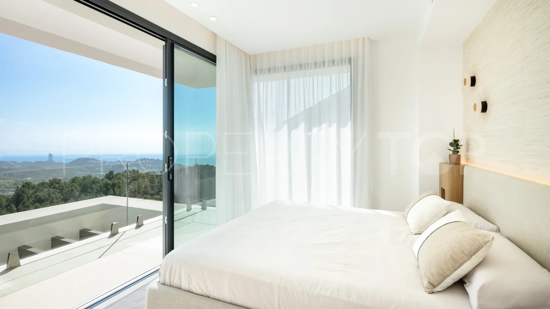For sale Pinares de San Antón villa with 4 bedrooms