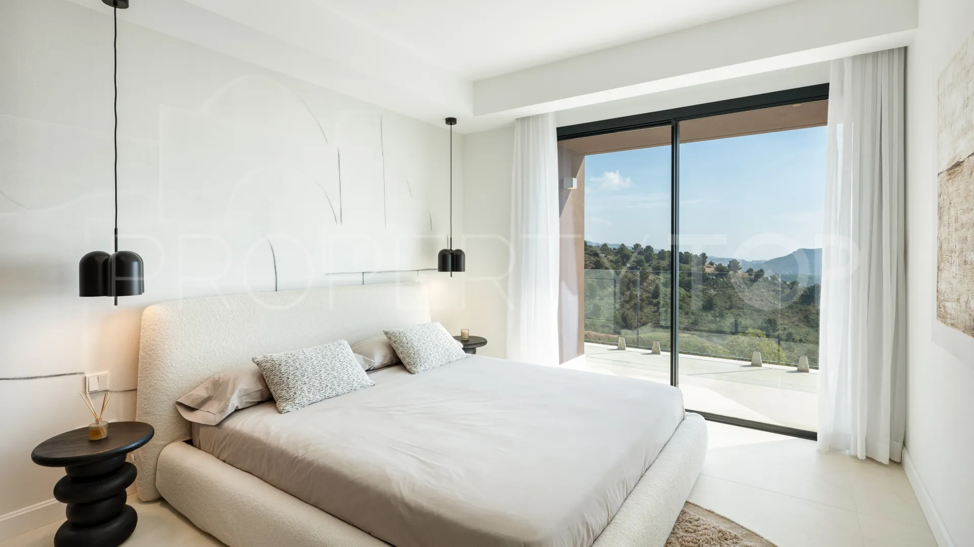For sale Pinares de San Antón villa with 4 bedrooms