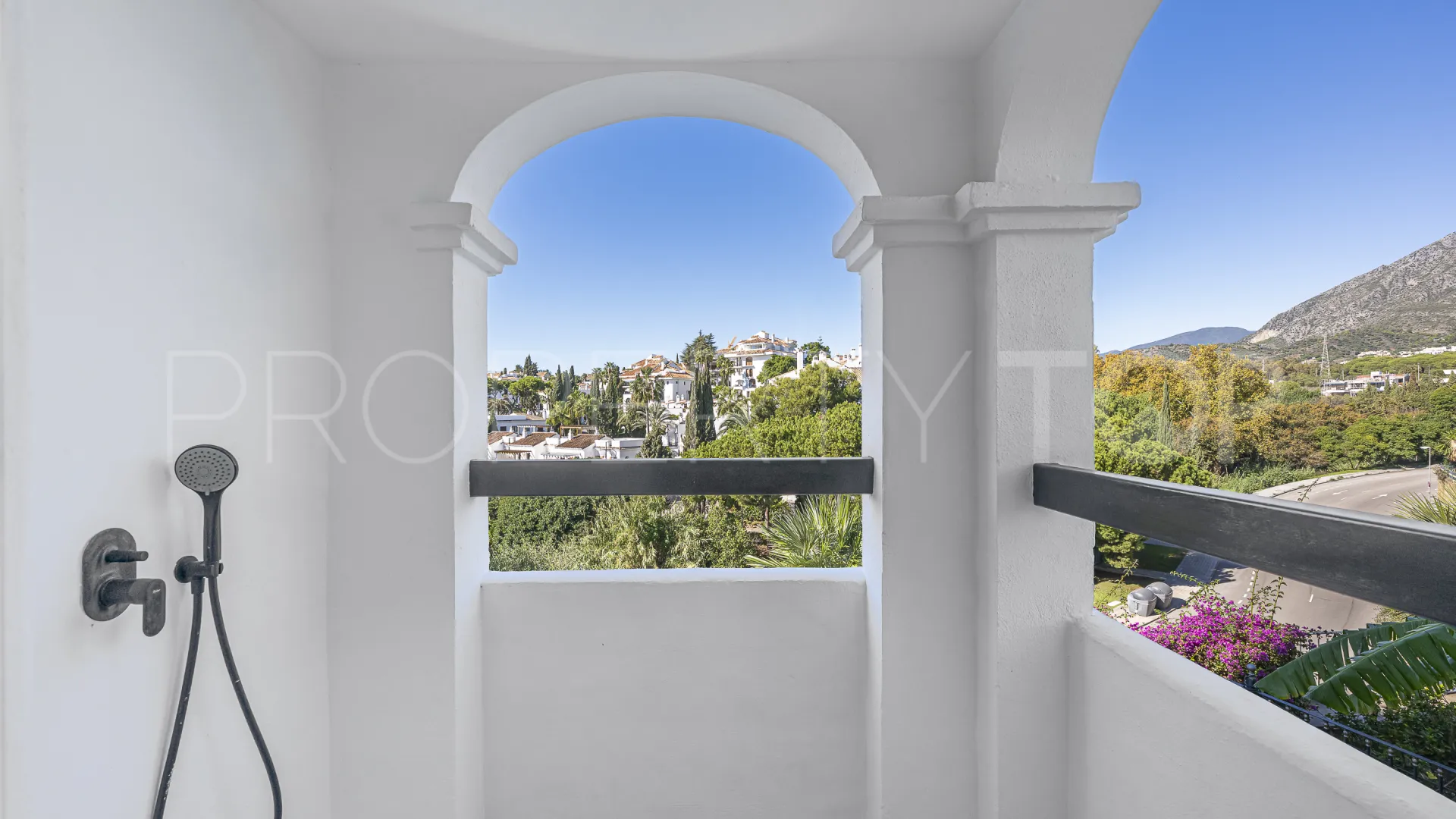Buy town house with 4 bedrooms in Arco Iris