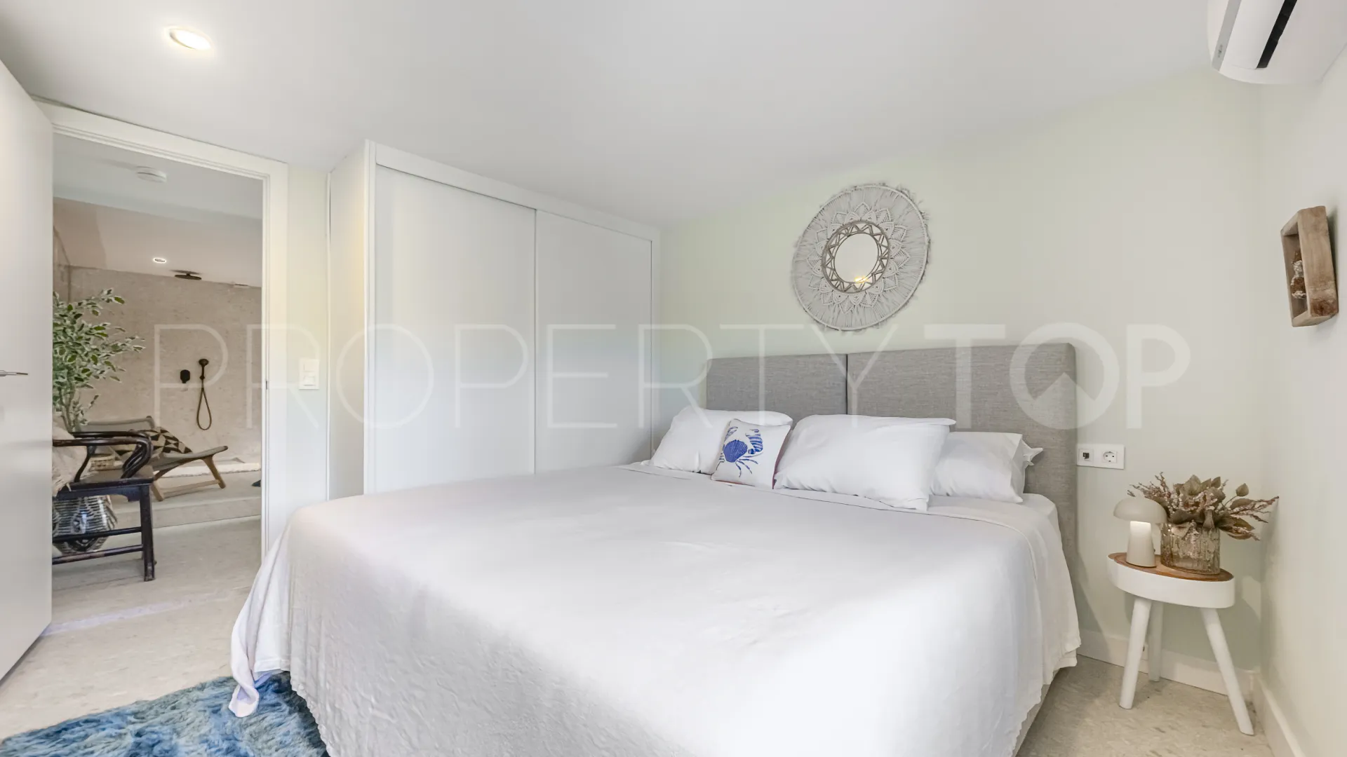 Buy town house with 4 bedrooms in Arco Iris