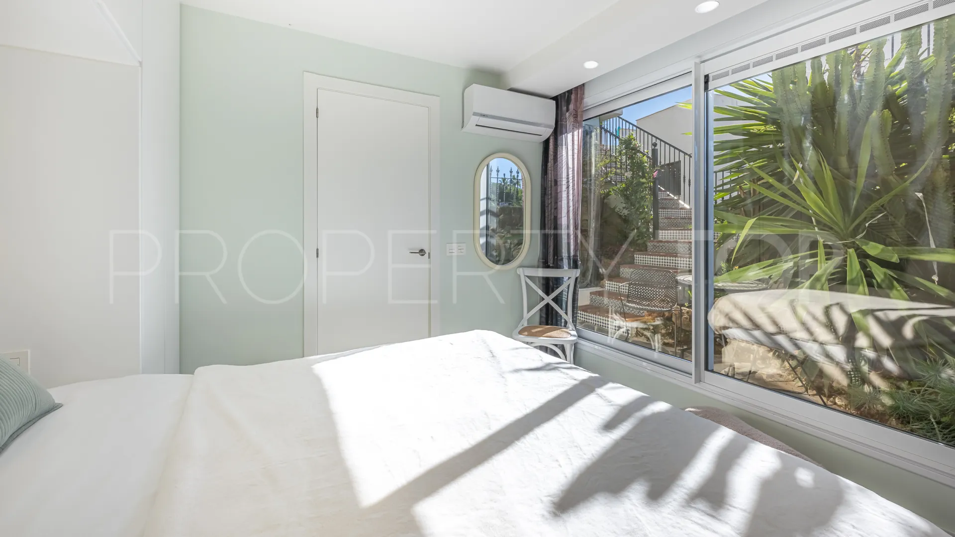 Buy town house with 4 bedrooms in Arco Iris