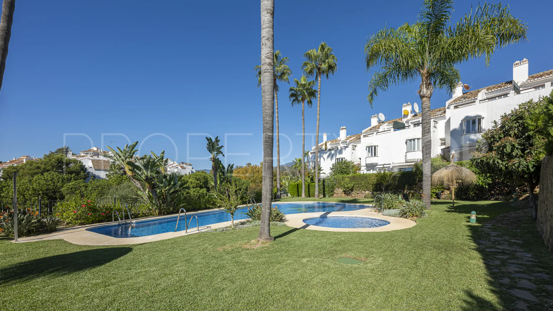 Buy town house with 4 bedrooms in Arco Iris