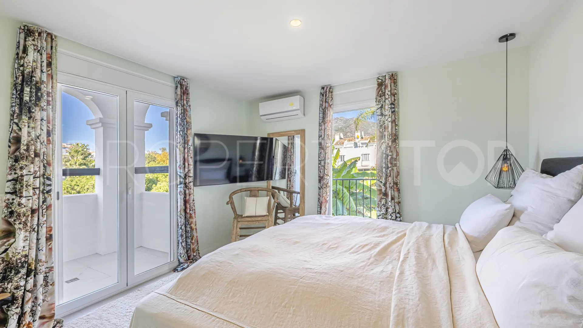 Buy town house with 4 bedrooms in Arco Iris